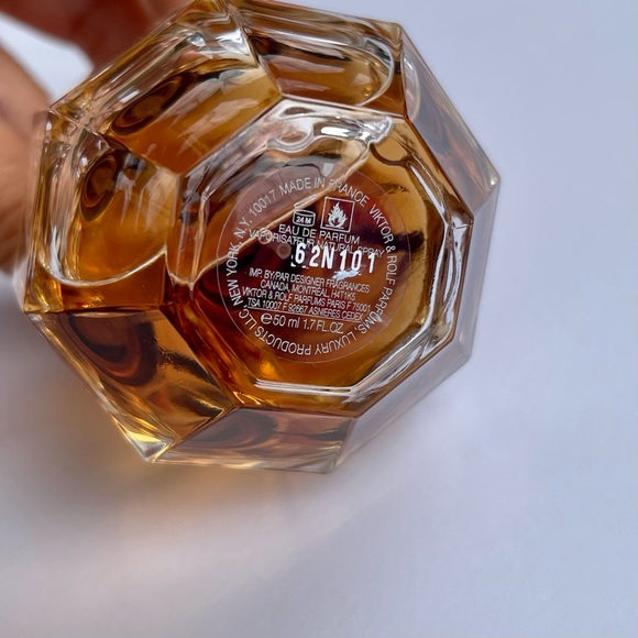 Viktor & Rolf Flowerbomb Eau De Parfum Spray for Women - Picture 3 of 5